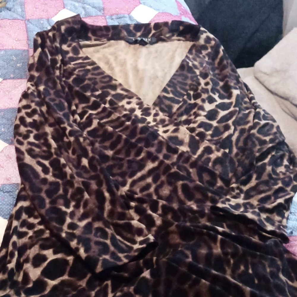 V-neck top stretchy cute